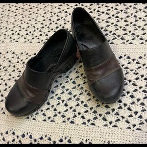 Dansko Tenley Two Tone Black Brown Leather shoes with 2” heel